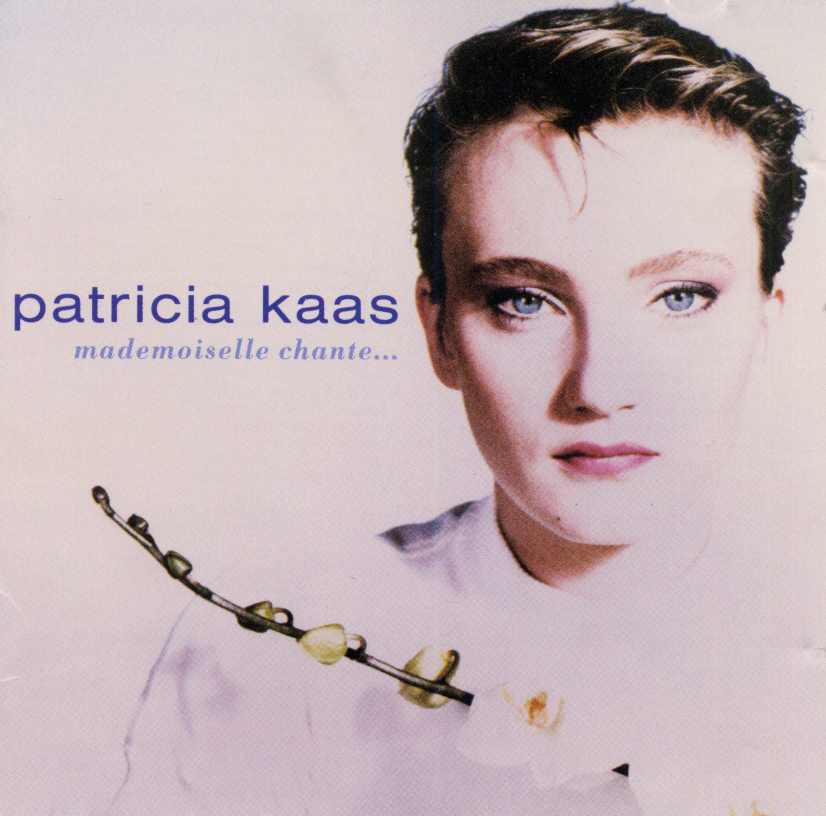 Patricia kaas mademoiselle chante le blue. Обложка патриссяи касс.